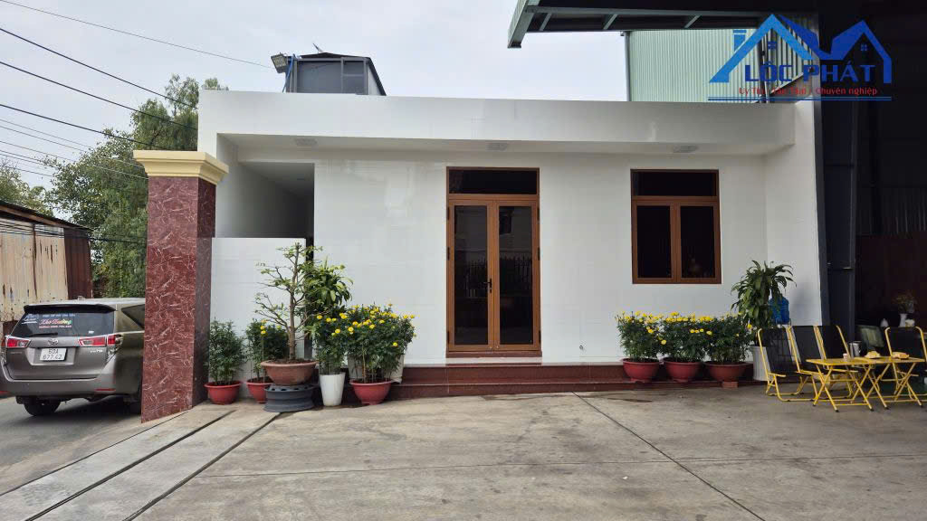 Cho thuê nhà xưởng mới tinh tại Biên Hòa dt 800m2 giá 40 triệu lh 0933725660