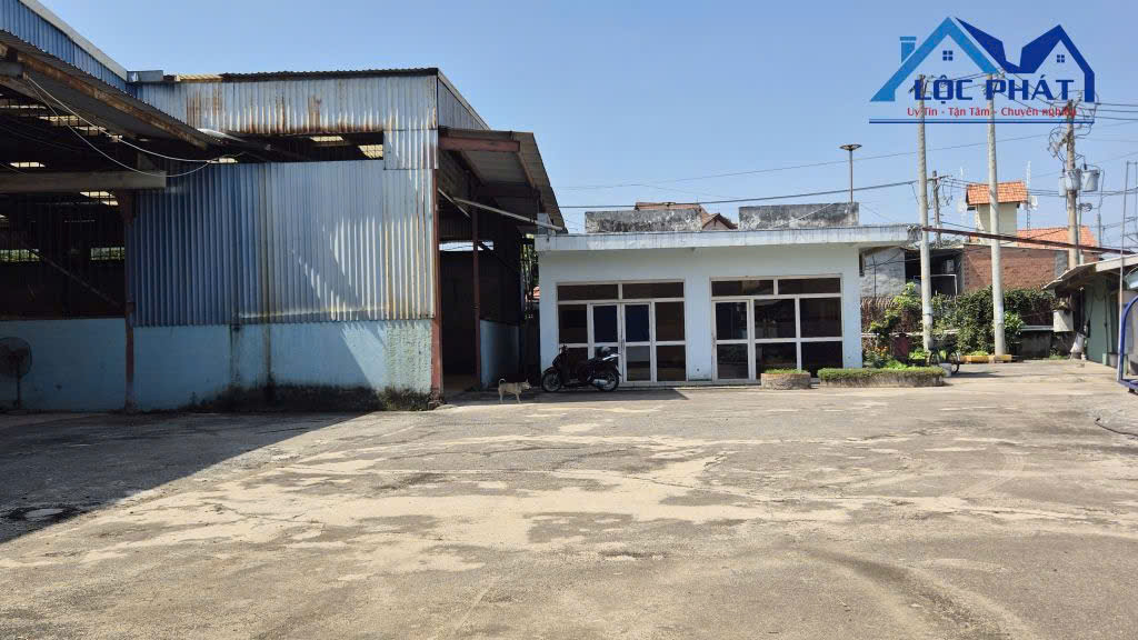 Cho thuê nhà xưởng Phường Phước Tân Biên Hòa dt 2700m2 giá 100 triệu