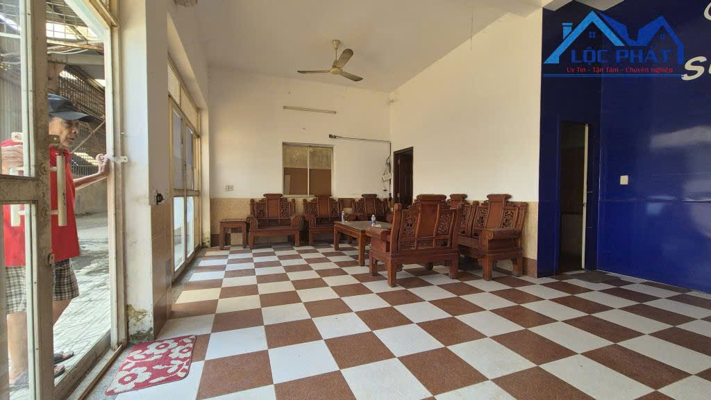Cho thuê nhà xưởng Phường Phước Tân Biên Hòa dt 2700m2 giá 100 triệu