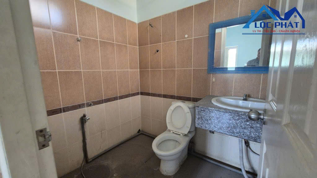 Cho thuê nhà xưởng Phường Phước Tân Biên Hòa dt 2700m2 giá 100 triệu